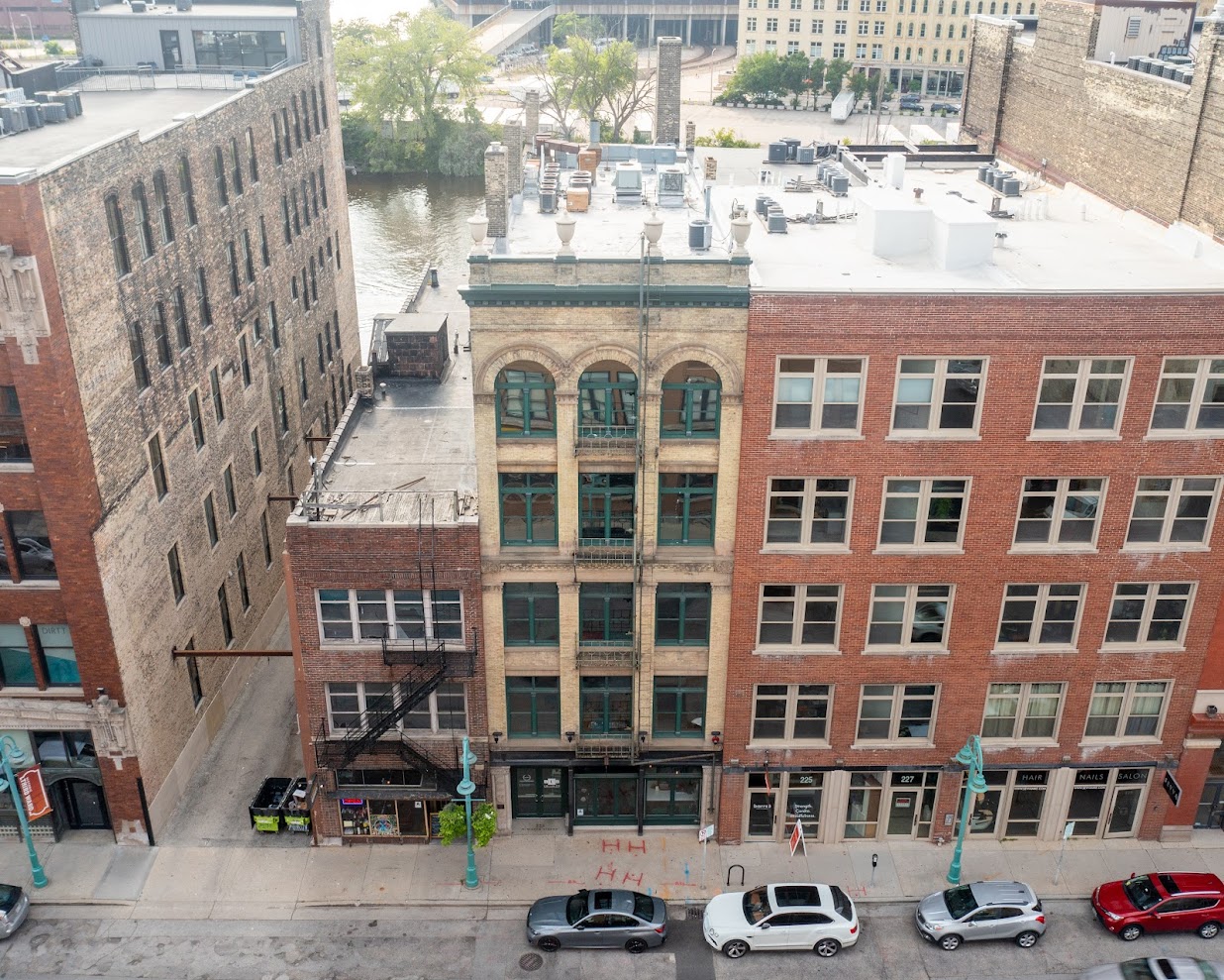 Exterior of Giraffe's building on the Milwaukee River